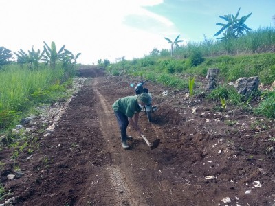 Perbaikan akses jalan menuju lokasi pertanian dan pariwisata